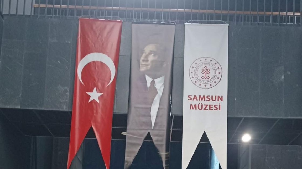 Yakakent Iho Müzede. Türkiye Yüzyılı Maarif Modeli Sosyal Bilgiler Dersi Okul Temelli Planlama kapsamında öğrencilerimizin sosyal ve kültürel gelişimlerini desteklemek amacıyla  Samsun Müzesine gezi gerçekleştik.